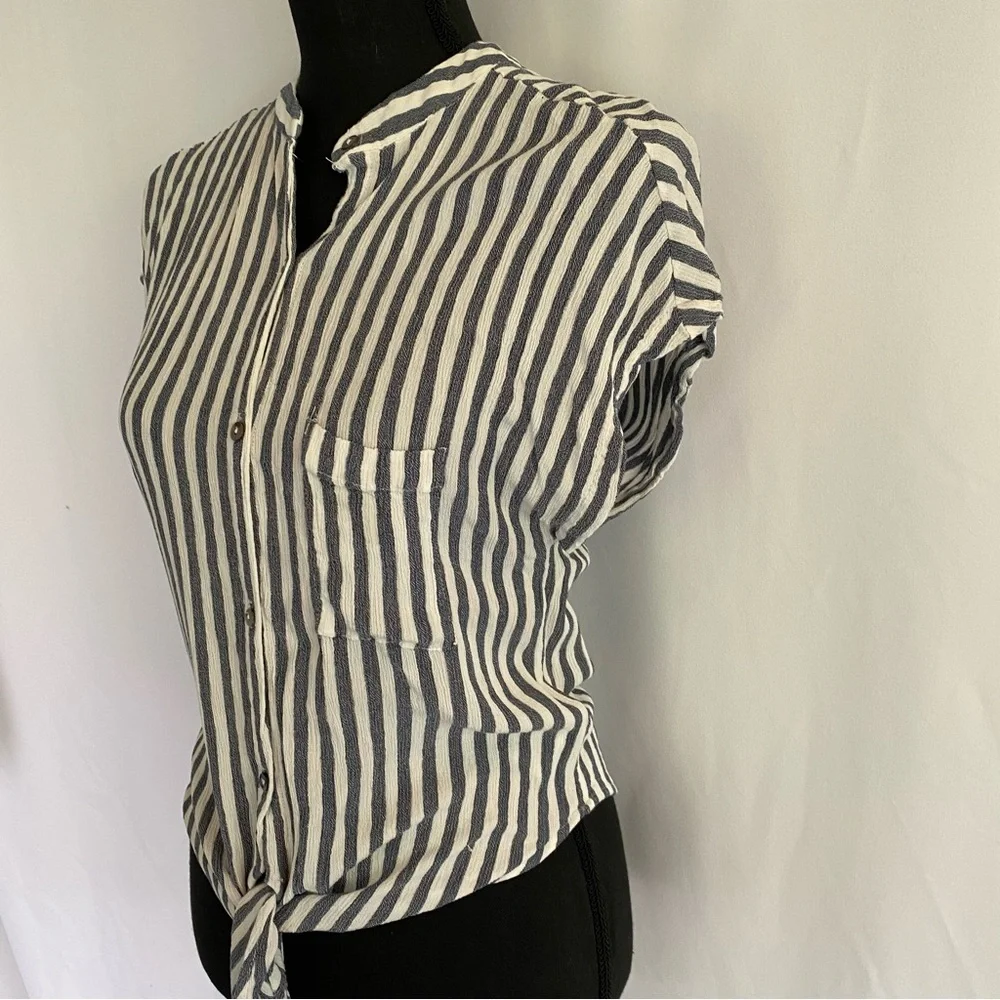 Lulu’s Large Blouse - Picture 4 of 7